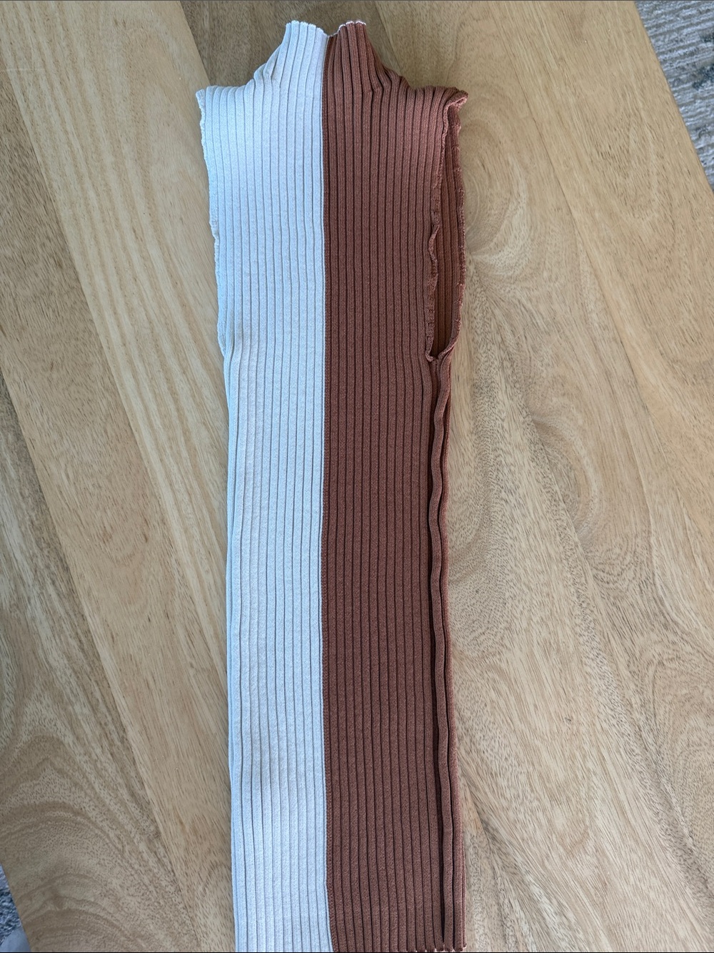 Bundle of 4 neutral tops - Picture 9 of 9